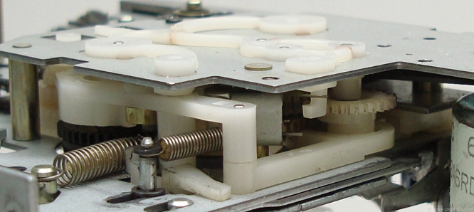 Mechanism under the plate.